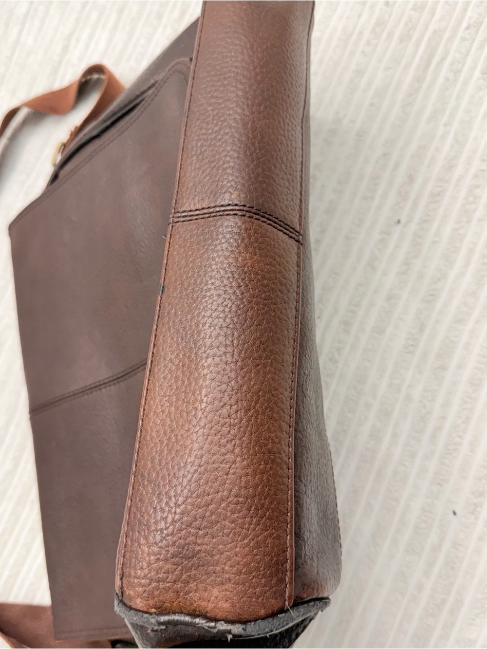 Marks & Spencer Brown Leather Messenger Bag - Classic Travel Crossbody - Picture 4 of 9